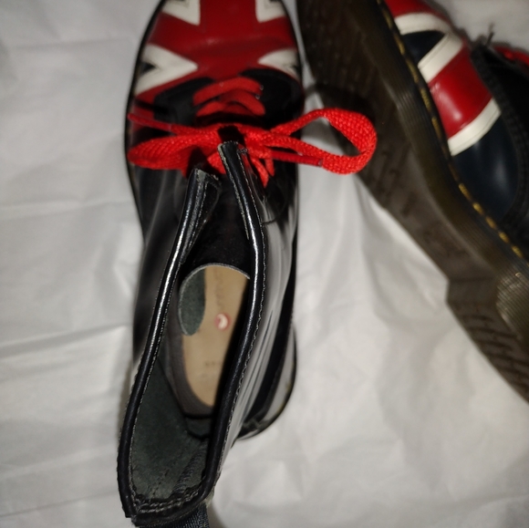Dr. Martens Union Jack Leather Boot - Picture 7 of 8
